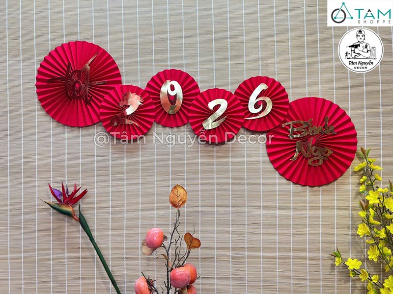 Set 06 quạt giấy Đỏ nhung xịn dán chữ ép kim bắt sáng Decor Tết Bính Ngọ 2026 [Sang xịn] QUAT-07